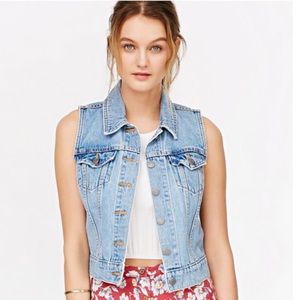 Levi’s trucker vest